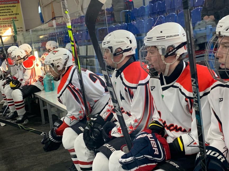 Клуб «Юность» продолжил победную серию в первенстве региона по хоккею