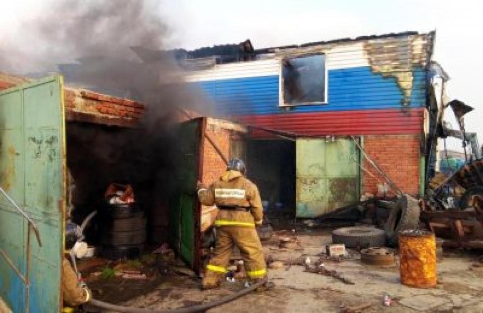 В Татарском районе ликвидировали крупный пожар в кафе