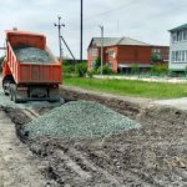 Поздравления с праздником принимают работники дорожного хозяйства Татарского округа