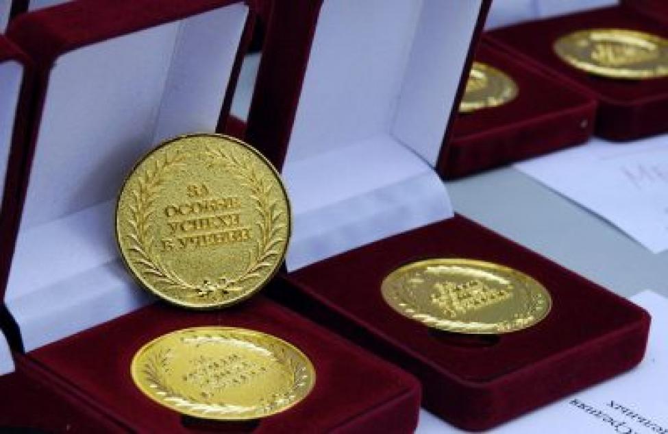 14 медалистов окончили школы Татарского района в нынешнем году