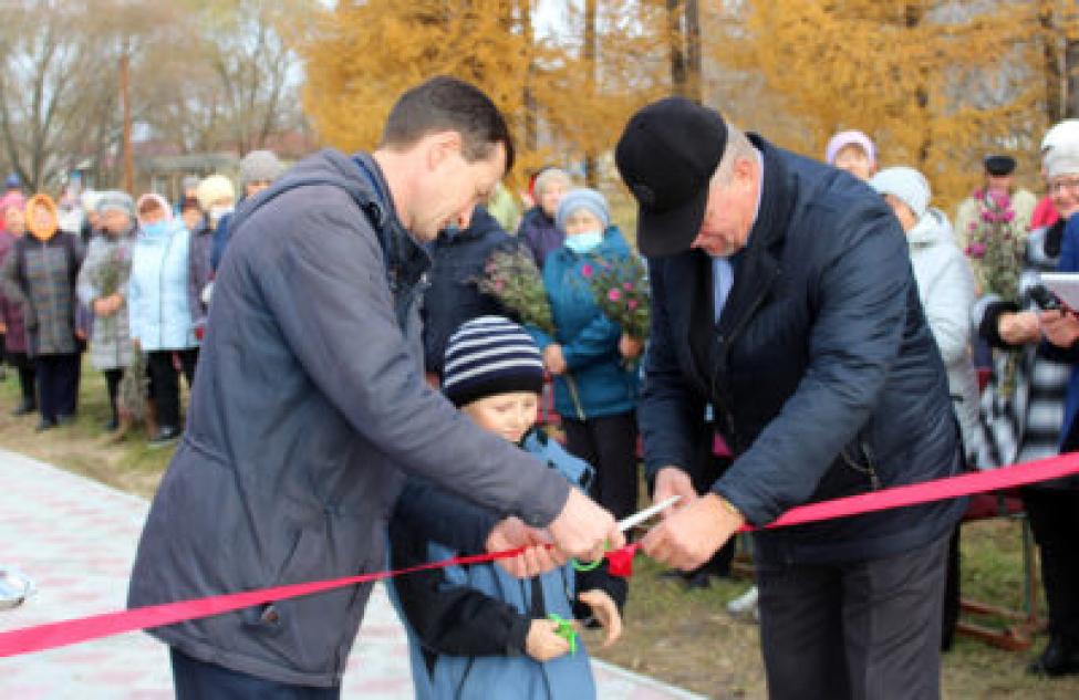 В Новопервомайском торжественно открыли обновленный памятник