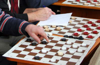 Ружья и шашки помогли одержать победу воспитателям детских садов Татарска