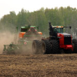 Почти 80 тысяч гектаров засевают в день аграрии Новосибирской области