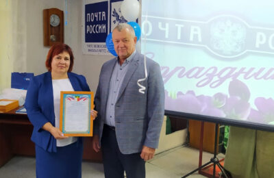 Глава района поздравил работников Татарского почтамта с Днем российской почты