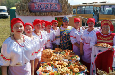 Квасок и Колосок встретили гостей VI районного фестиваля «Хлебное раздолье»