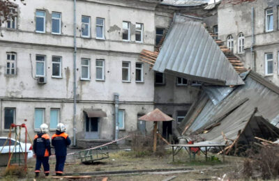 Ремонт пострадавших от урагана зданий в Новосибирской области завершат в кратчайшие сроки