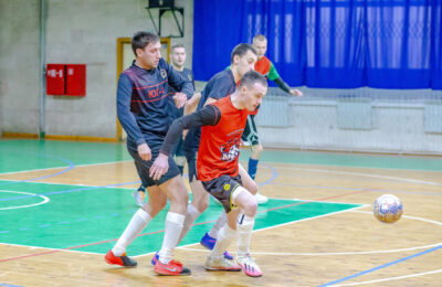 Семь побед принесли мини-футболистам из Татарска серебряные медали Омской лиги
