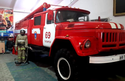 Посвященную огнеборцам Татарского района музейную выставку украсила автоцистерна 1988 года выпуска