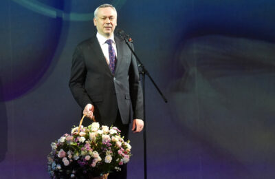 Губернатор Андрей Травников поздравил женщин Новосибирской области с 8 Марта