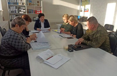 Помощь семьям мобилизованных обсудили в администрации Татарского района