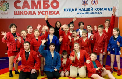 Двукратная чемпионка мира поделилась секретами мастерства с юными самбистами Татарского района
