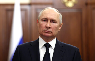 За сплоченность и патриотизм поблагодарил соотечественников президент Владимир Путин