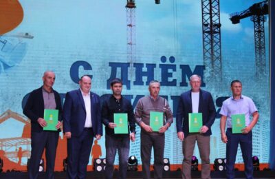 В честь Дня строителя-2023 в Татарском районе наградили лучших по профессии