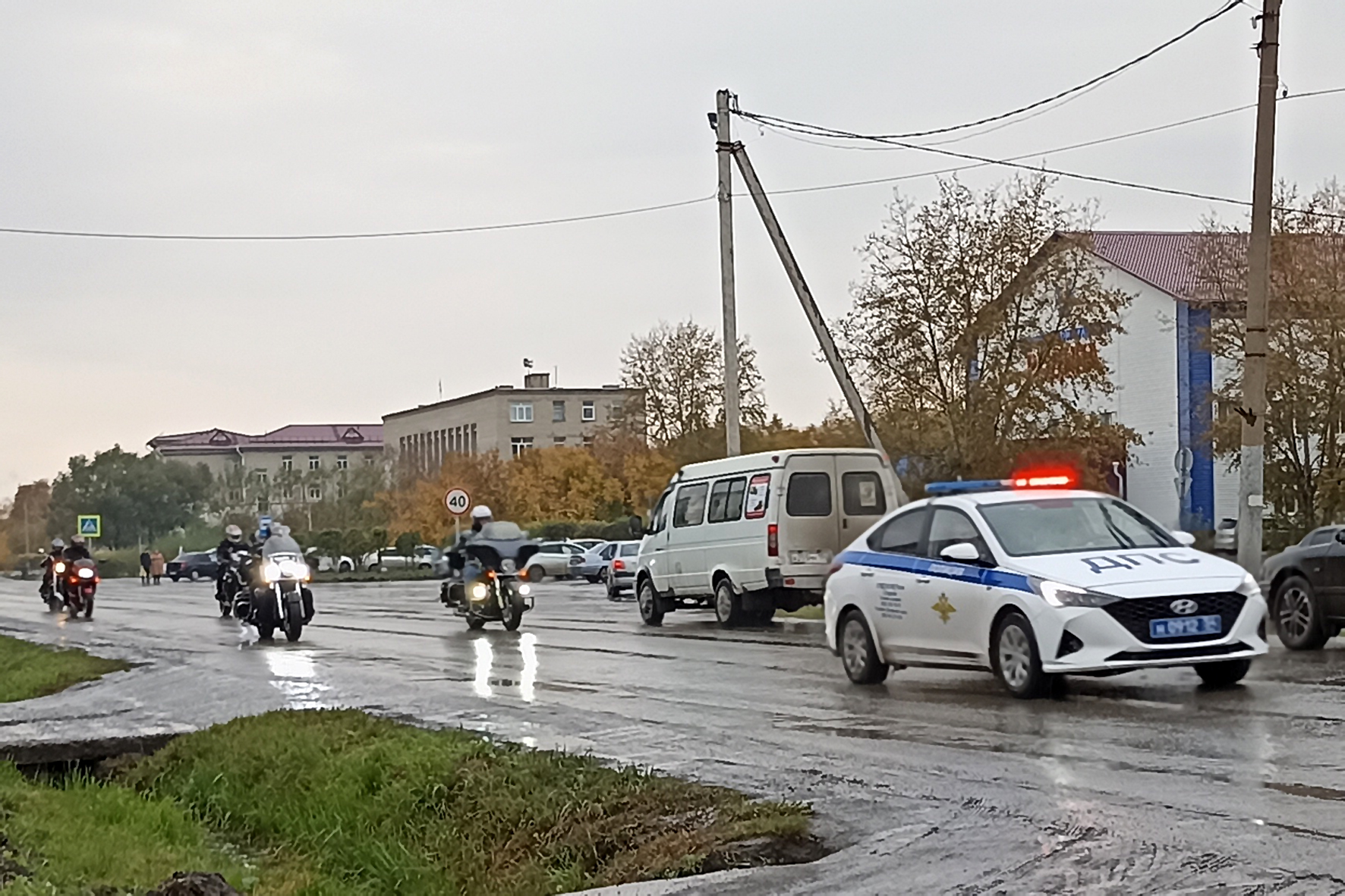 Автопробегом отметили новую памятную дату России в Татарске - Народная  газета