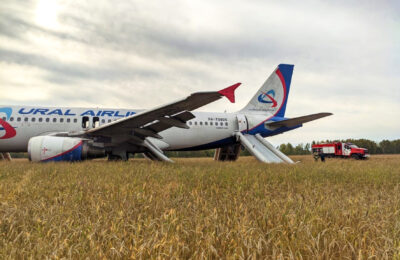 Пассажиры экстренно севшего в Новосибирской области самолета могут отмечать второй день рождения