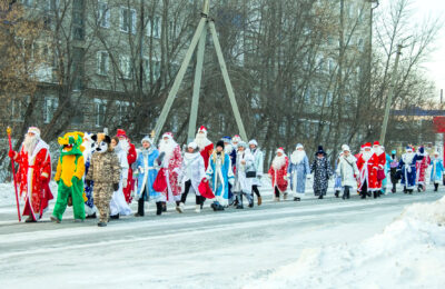 Деды Морозы прогулялись по главной улице Татарска
