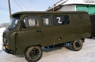 Семья из Татарского района отправила автомобиль бойцу на СВО