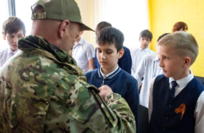 Участник СВО открыл патриотический клуб для подростков в Новосибирской области