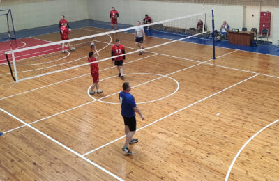 В Татарске полицейские из шести районов решили сыграть в волейбол