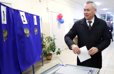 Губернатор Травников проголосовал на выборах президента