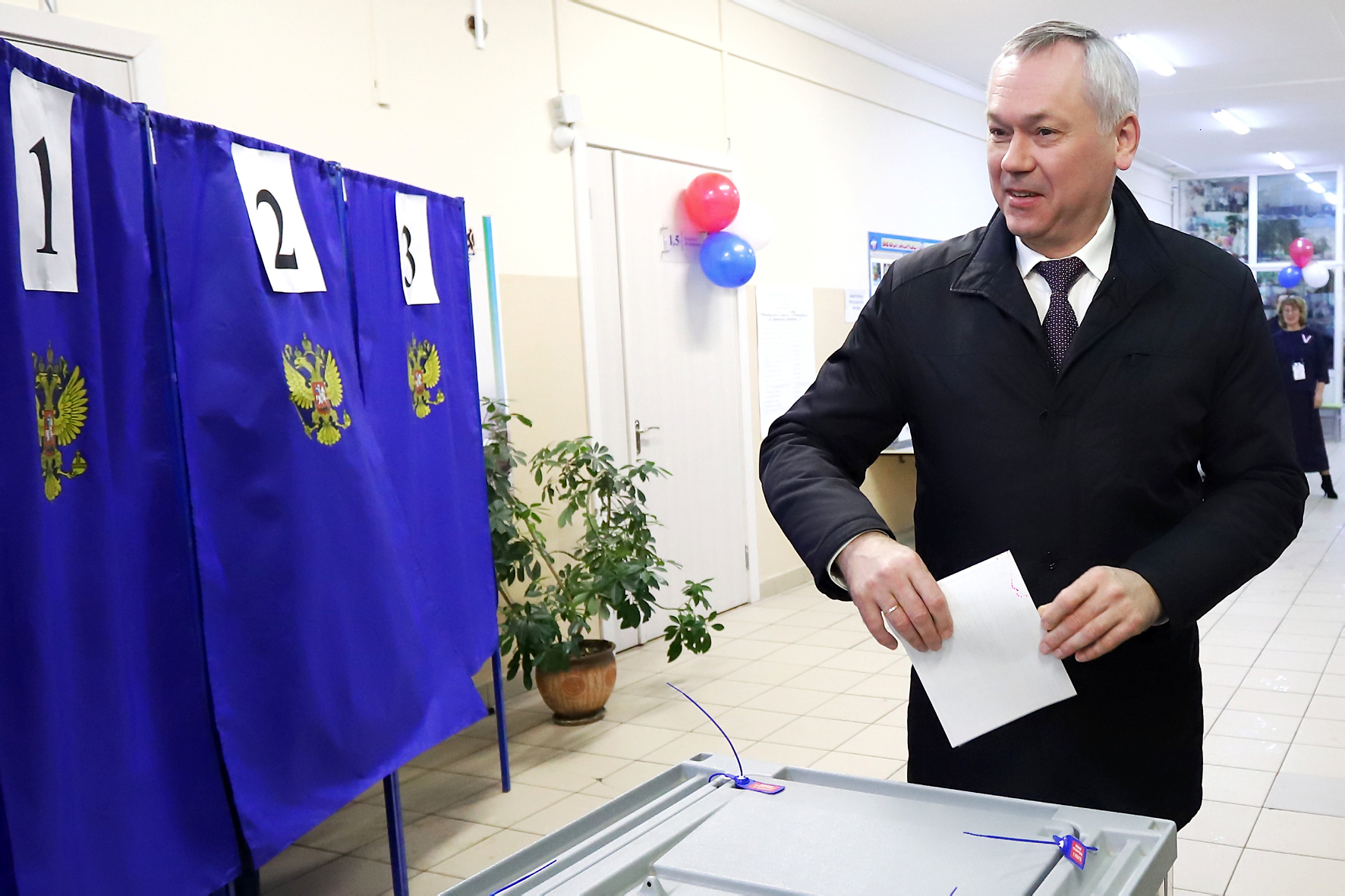 Андрей Травников на голосовании