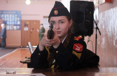 Мастерство стрельбы и метания гранаты показали школьники в Татарске