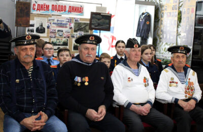 Представители двух поколений отметили в Татарске День моряка-подводника