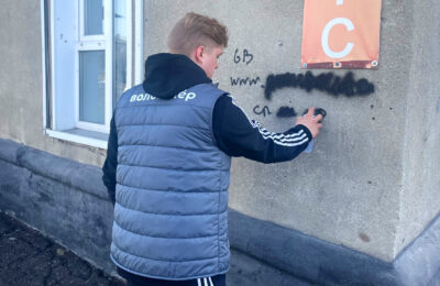 Запрещенные надписи ликвидировали волонтеры в Татарске