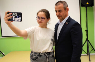О любви к Родине и патриотизме рассказал школьникам в Татарске депутат Умербаев