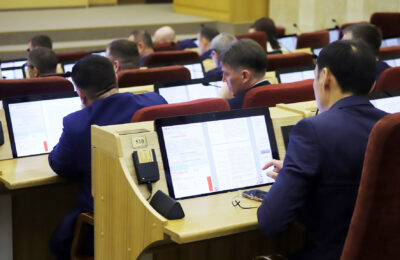 Единогласно приняли поправки в бюджет Новосибирской области депутаты Заксобрания