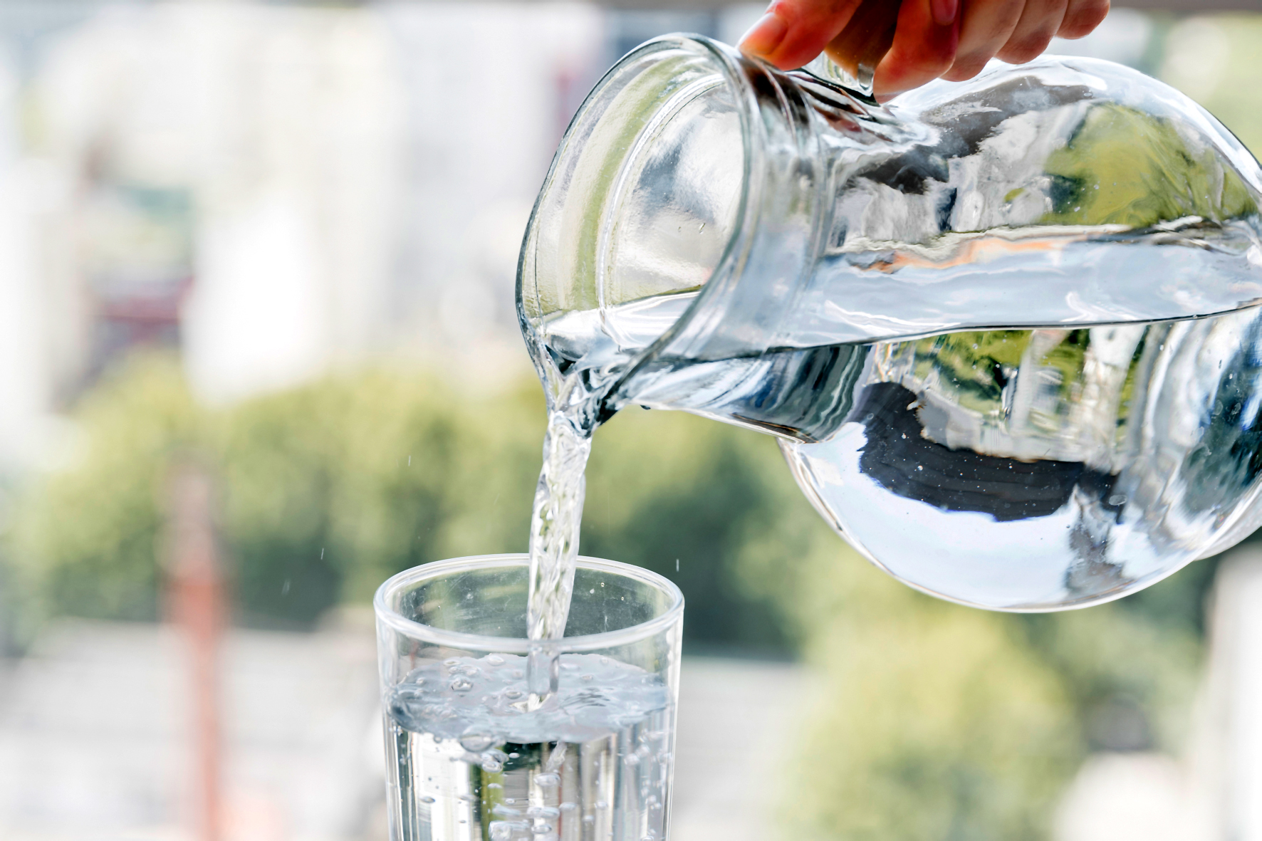 Чистая вода в стакане
