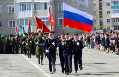 Парадом техники и торжественным митингом отметили День Победы в Татарске