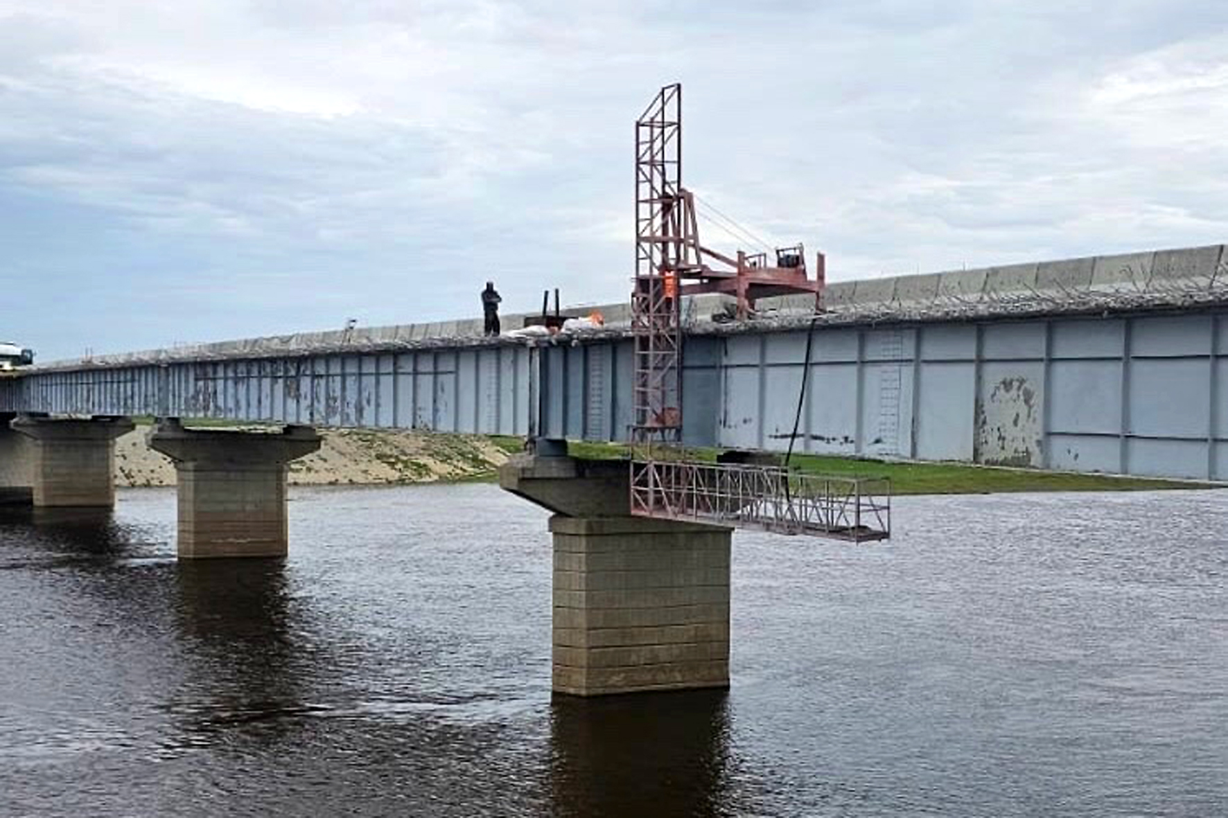 Мост через реку Омь