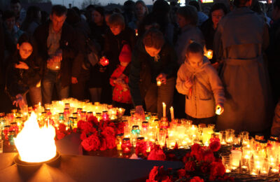 Тысячи «Свечей Памяти» зажгли в Новосибирской области накануне 9 Мая