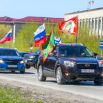Патриотическим автопробегом отметили в Татарске Первомай
