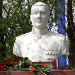 В годовщину Великой Победы в Татарске состоялось открытие бюста Героя России