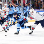 Двумя гостевыми матчами открывает серию плей-офф новосибирская «Сибирь»