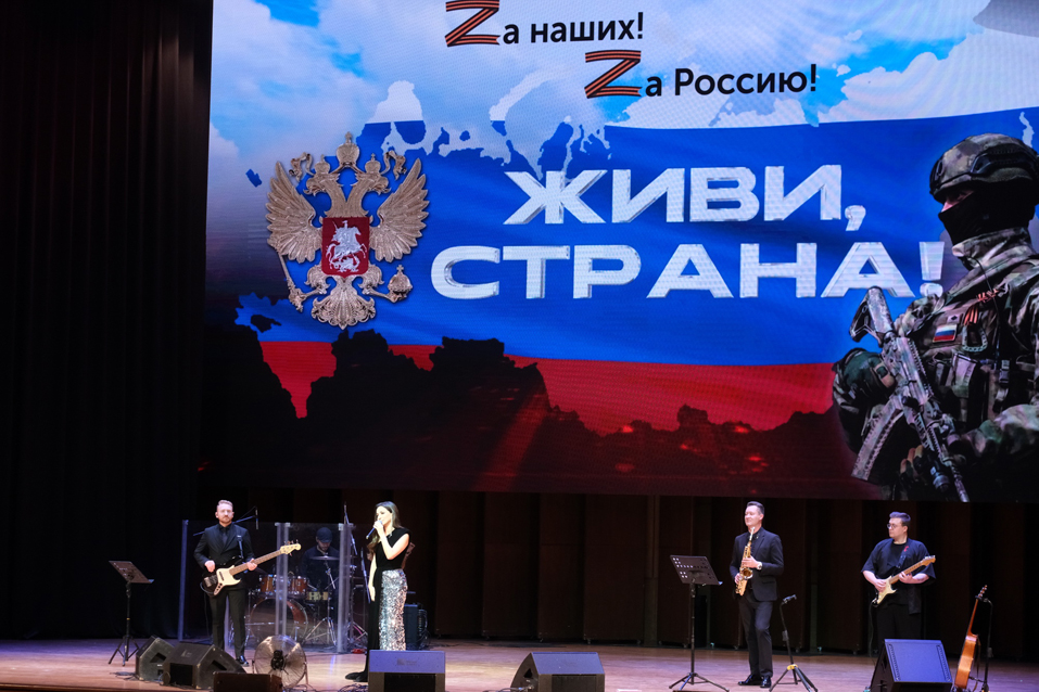 Живи страна