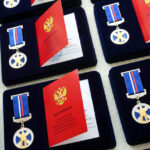 Медаль за спасение братьев от пожара вручили школьнице из Новосибирской области