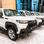 Фермер из Татарского округа передал выигранный автомобиль бойцам спецоперации