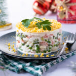 Меньше майонеза и больше овощей советуют есть новосибирцам за новогодним столом