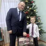 Подарки от Анатолия Серышева получили ещё пятеро участников акции «Ёлка желаний»