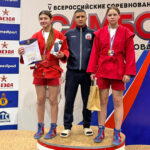 Золотую медаль всероссийских соревнований завоевала самбистка из Татарска