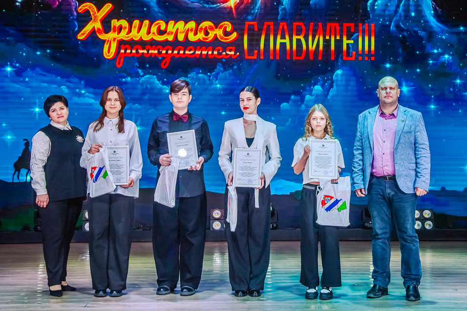 Юным стипендиатам губернатора Новосибирской области вручили награды в Татарске