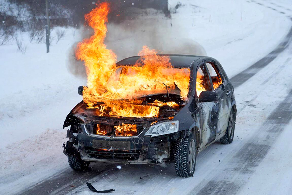 Горящий автомобиль