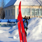 За медали спартакиады школьников поспорили в Татарске 20 лыжных команд