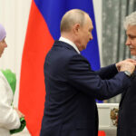 Орден вручил многодетной семье из Новосибирской области президент Владимир Путин