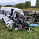 В ДТП с пассажирским микроавтобусом под Новосибирском пострадали 12 человек