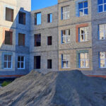 Строительство новой школы в Татарске проинспектировал глава областного минстроя