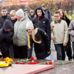 В День белых журавлей в Татарске возложили цветы к Вечному огню